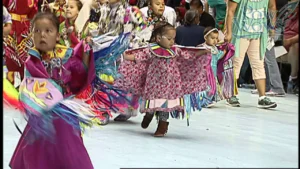 Tiny Tots – 2016 Gathering of Nations Pow Wow